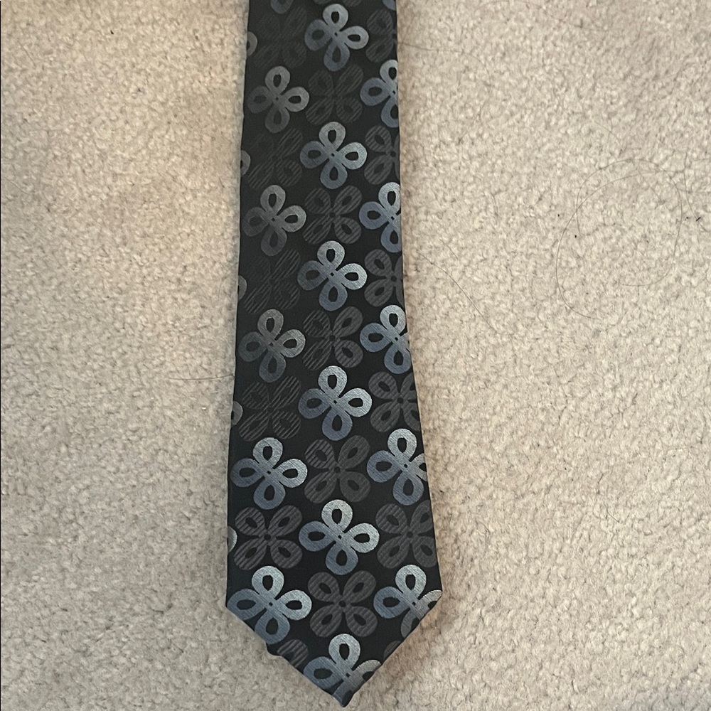 TALLIA Black Tie with Silver Floral Motif